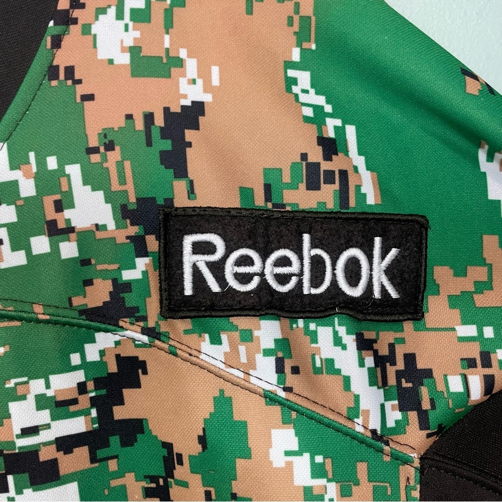 VTG CCM Reebok Chicago Blackhawks Brandon Saad Jersey Camo Veterans Sz 48 NHL - Picture 5 of 14